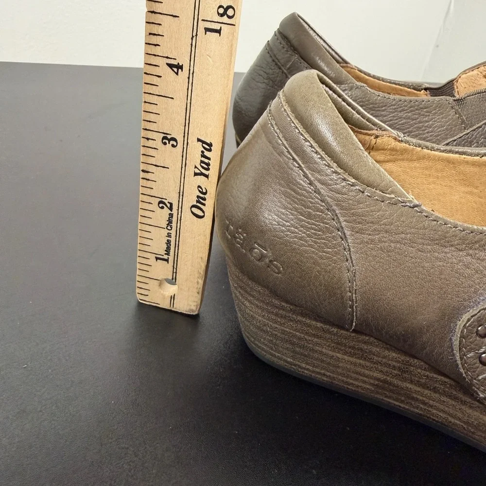 Taos Footwear Splurge Wedge Heel Women's 7 Brown Leather Studded Comfort Career